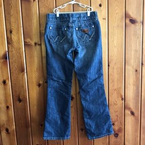 Wrangler jeans premium patch low rise style size 5/6x32 bootcut jeans western
